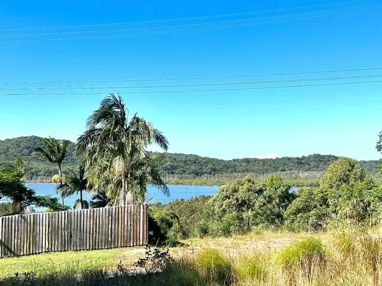13 Crescent Dr, Russell Island QLD 4184