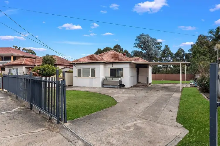 152 Auburn Rd, Birrong NSW 2143