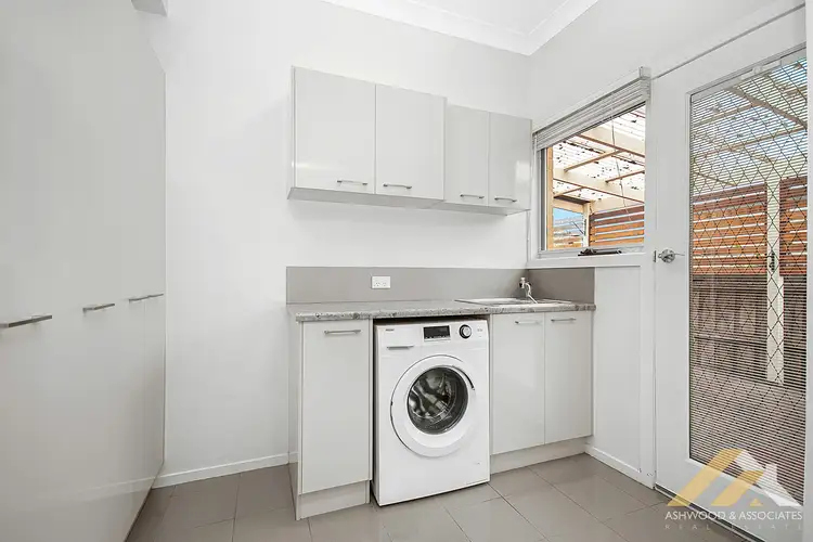 Fifth view of Homely unit listing, Unit 4/13 Pearson St, Bairnsdale VIC 3875
