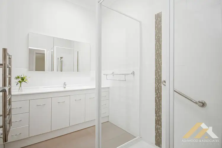 Sixth view of Homely unit listing, Unit 4/13 Pearson St, Bairnsdale VIC 3875