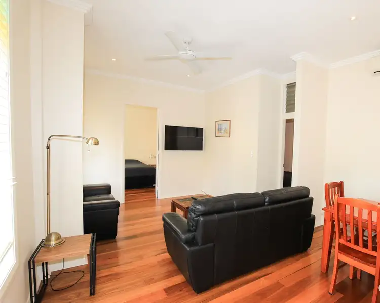30 Evans St