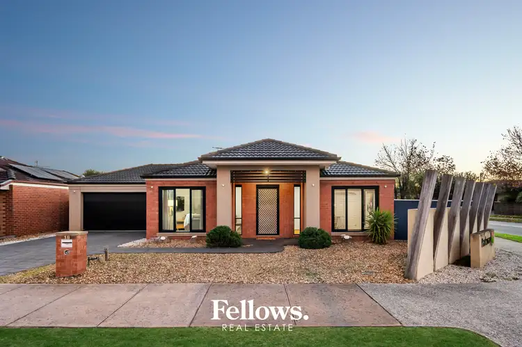 16 Blackwood Dr, Pakenham VIC 3810