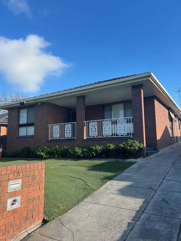 7 Gregory St, Oak Park VIC 3046