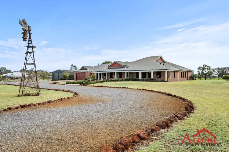 8 Pescara Pl, Oakford WA 6121