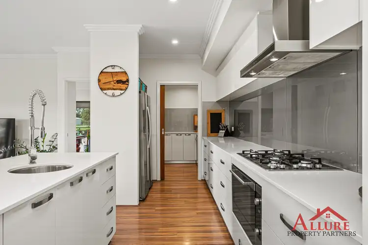 Fifth view of Homely house listing, 8 Pescara Pl, Oakford WA 6121