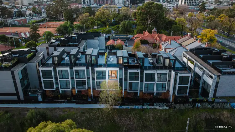 10 Bridleway Walk, Parkville VIC 3052