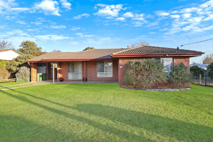 10 Hawkins St, Howlong NSW 2643