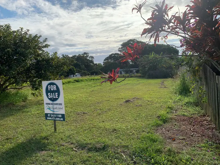 33 Crest Haven, Lamb Island QLD 4184