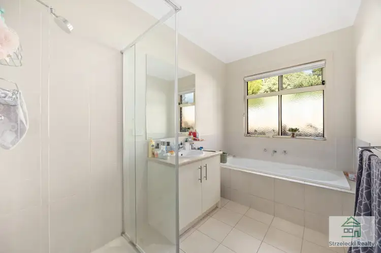 Fifth view of Homely unit listing, Unit 1/22 Main South Rd, Drouin VIC 3818