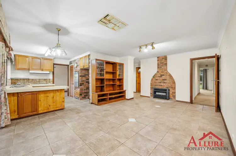 Second view of Homely house listing, 10 Witney Pl, Leeming WA 6149