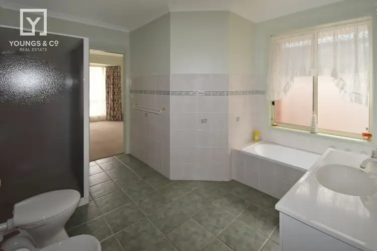Sixth view of Homely house listing, 4 Annette Ct, Shepparton VIC 3630