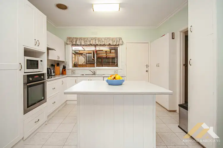 Second view of Homely house listing, 37 Riley St, Bairnsdale VIC 3875