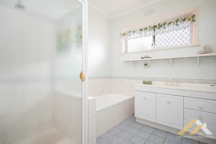 Fifth view of Homely house listing, 37 Riley St, Bairnsdale VIC 3875
