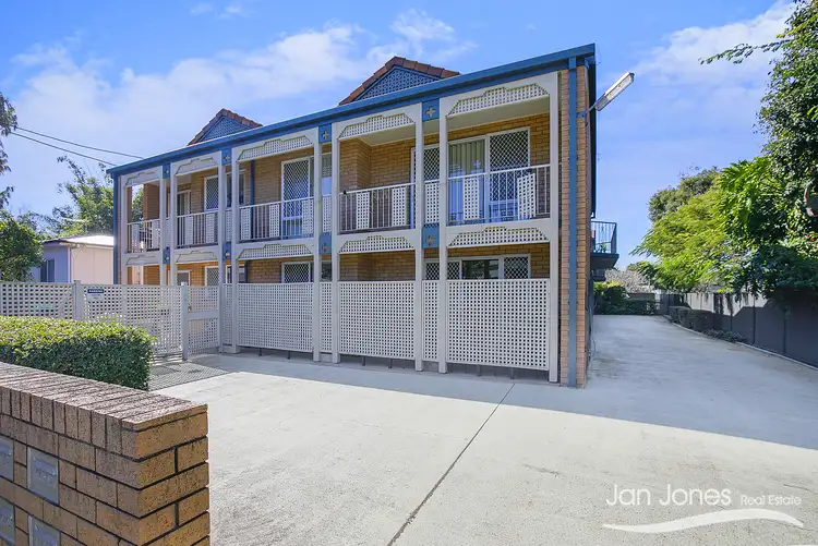 Unit 2/38 Hawthorne St, Woody Point QLD 4019