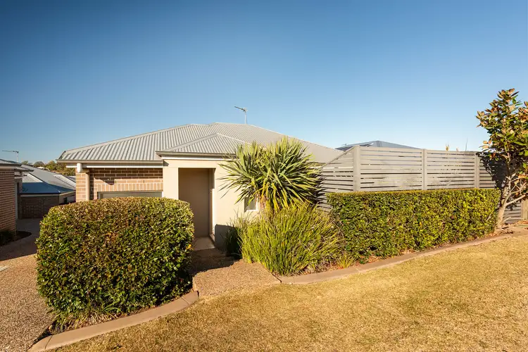 Unit 3/4 Alistair St, Glenvale QLD 4350