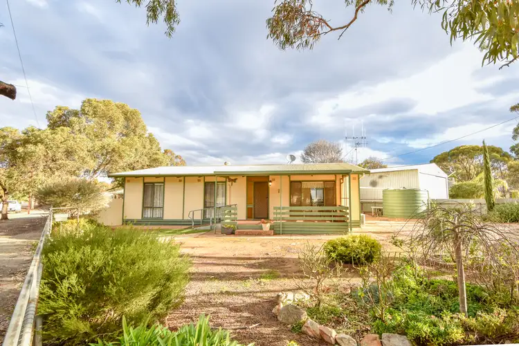 5 East Tce, Laura SA 5480
