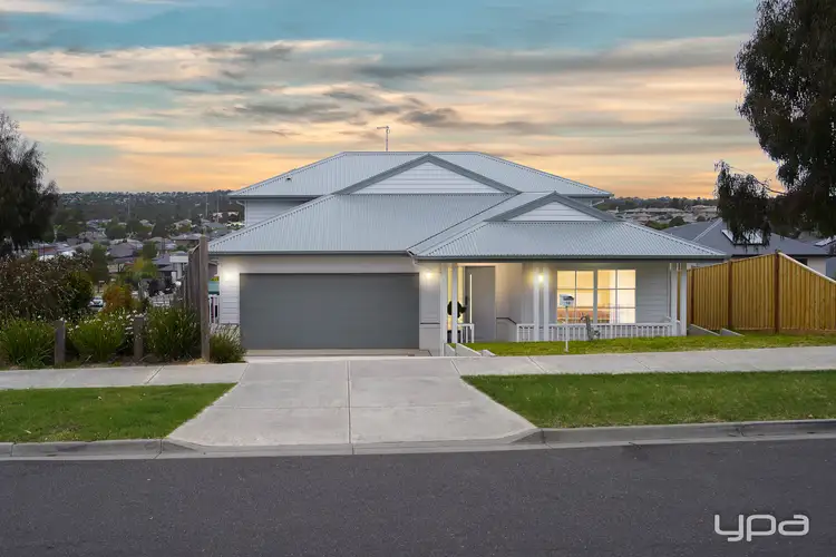 16 Coobowie Dr, Doreen VIC 3754
