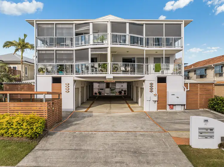 Unit 2/82 Oxley Ave, Woody Point QLD 4019