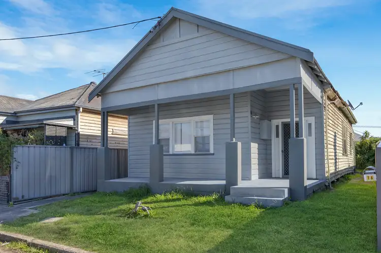 16 Omara St, Mayfield East NSW 2304