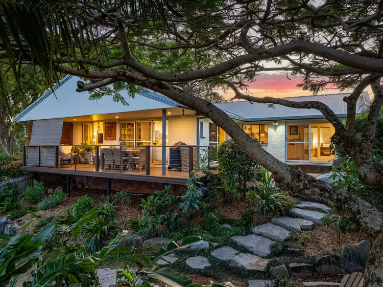 10 Jarrah Crescent, Ocean Shores NSW 2483