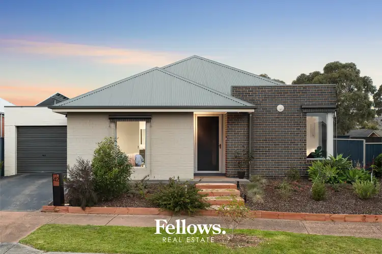 42 Stringy Bark Cct, Pakenham VIC 3810