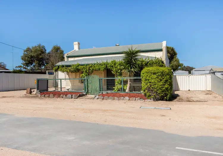 35 Bay Rd, Moonta Bay SA 5558