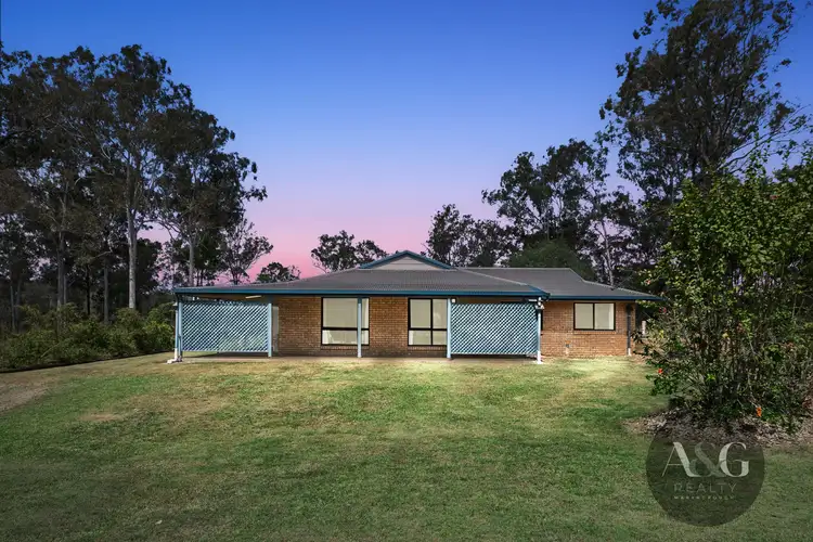 17 Philip Dr, Teddington QLD 4650