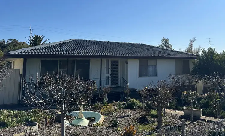 2 Wien Smith Ave, Clare SA 5453