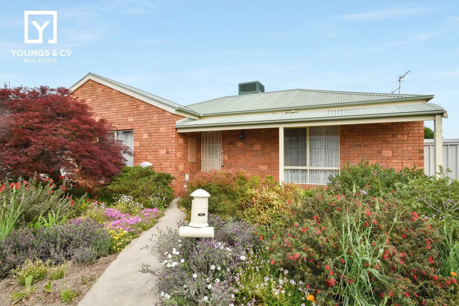 Main view of Homely townhouse listing, 2 Robert Cl, Mooroopna VIC 3629
