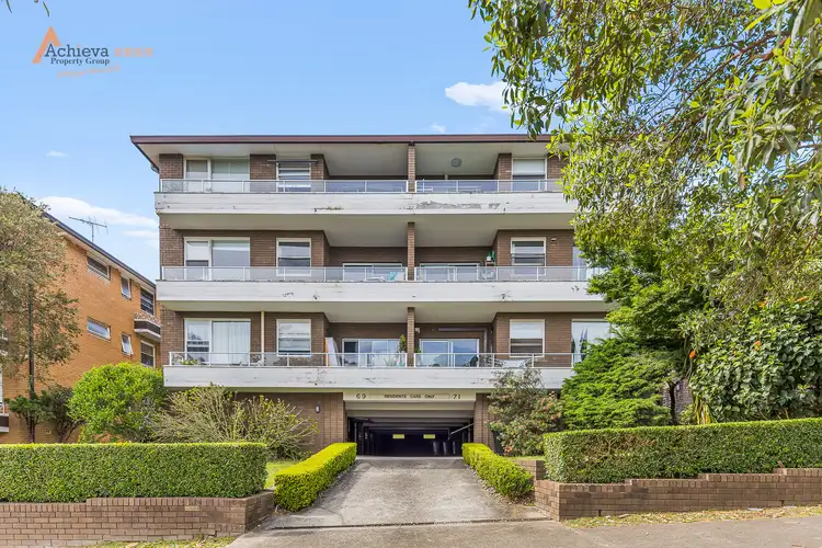 69-71 Warialda St