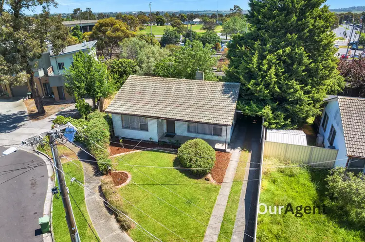 Second view of Homely house listing, 10 Oxley Ct, Broadmeadows VIC 3047