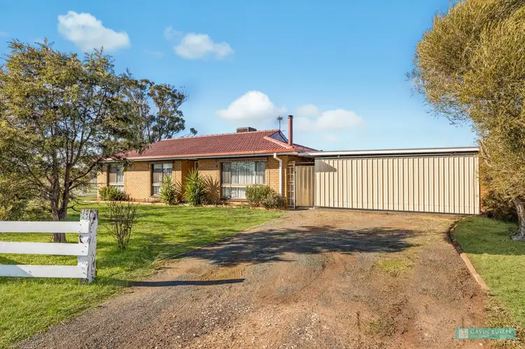 290 Clays Rd