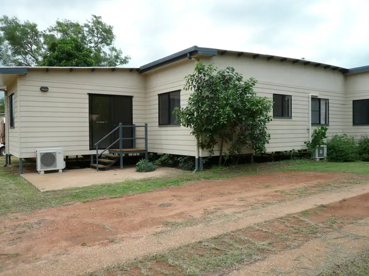 11 Wattle Tce, Trunding QLD 4874