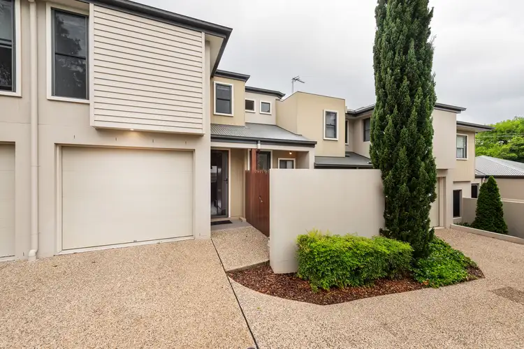 Unit 3/223A Mackenzie St, Centenary Heights QLD 4350