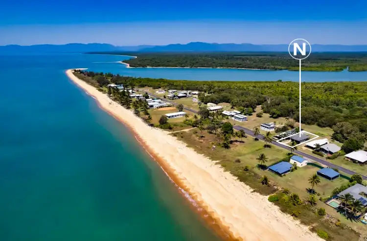 29 Taylor St, Tully Heads QLD 4854