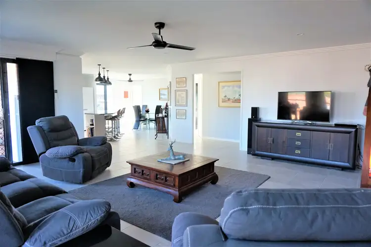1 Acacia Cres, Tin Can Bay QLD 4580