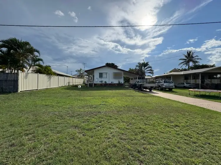 11 Scenic Street, Moura QLD 4718