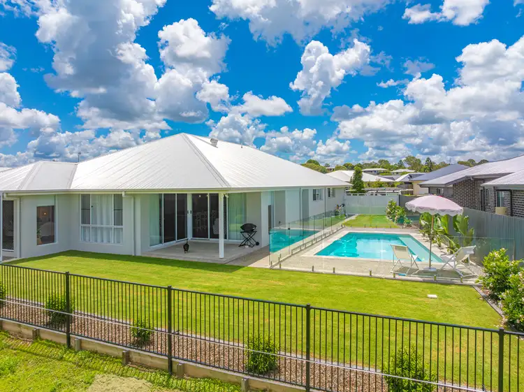 33 Cambridge Cct, Southside QLD 4570