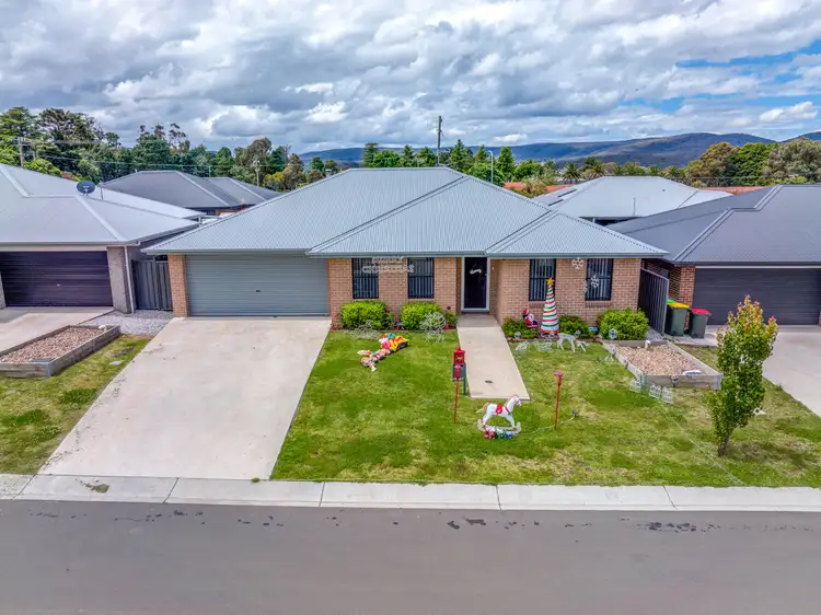 Second view of Homely house listing, 5 Huxtable Place, Goulburn NSW 2580