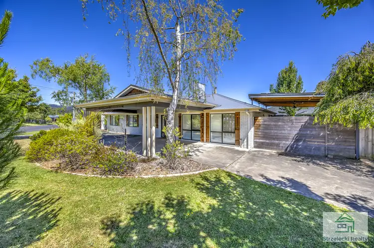 Second view of Homely house listing, 5 Centenary Dr, Trafalgar VIC 3824