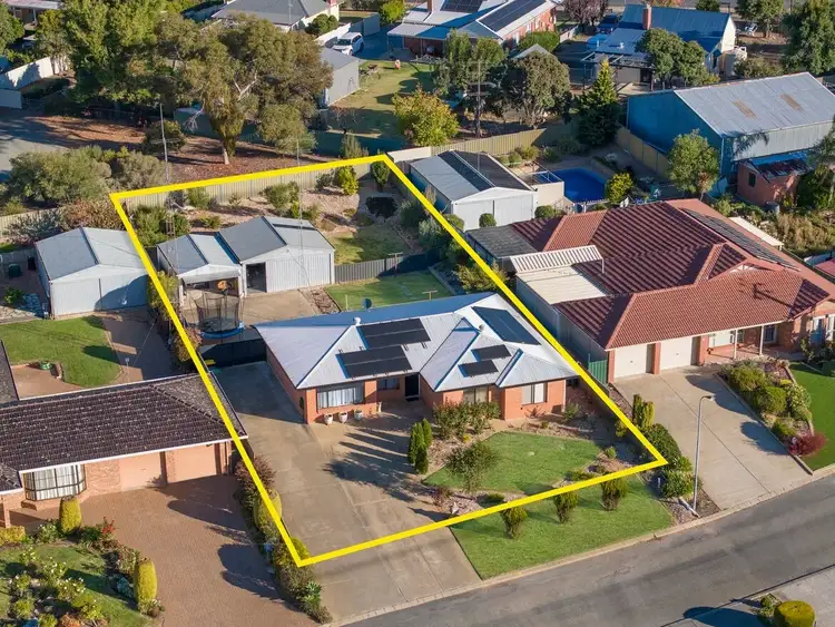 10 Berwick St, Clare SA 5453