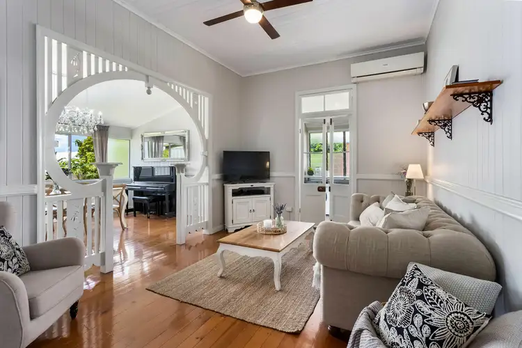92 Glebe Rd, Newtown QLD 4305