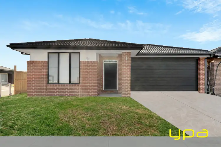8 Gamon St, Mickleham VIC 3064