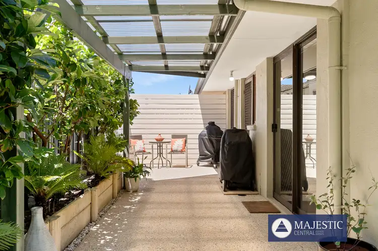 1/2 Lakeside Terrace, Mount Pleasant WA 6153