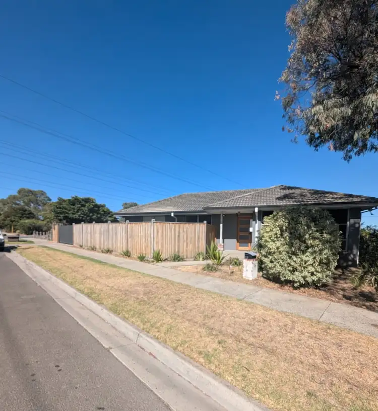 22 Eclipse Cres