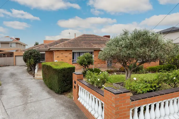 1 Riverside Avenue, Avondale Heights VIC 3034