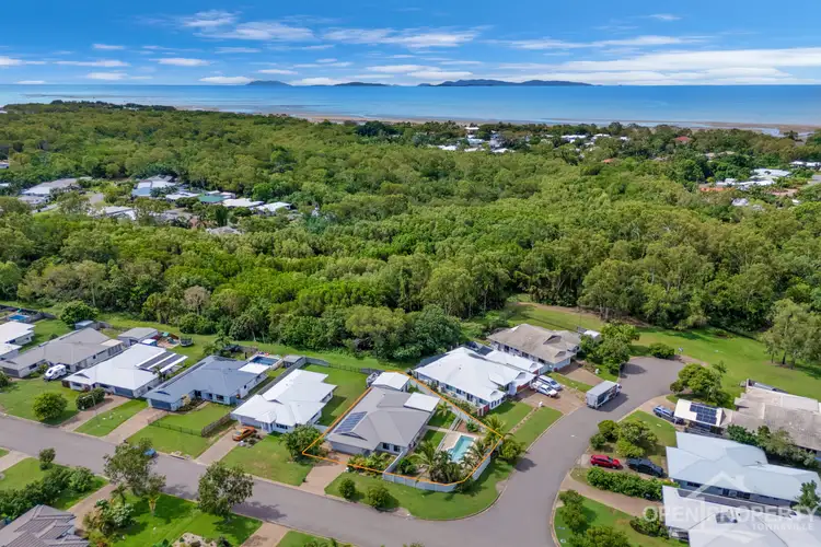 1 Nina Pkt, Bushland Beach QLD 4818