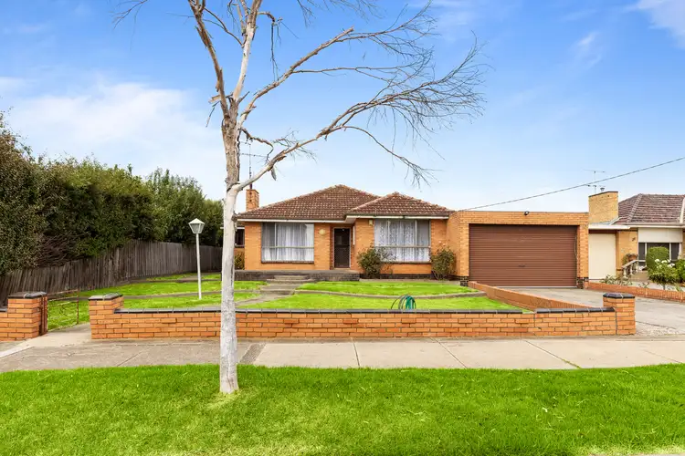 19 Laurence Avenue, Airport West VIC 3042