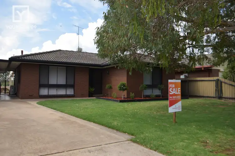 40 Paisley Cres