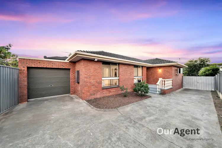 5B Gregory St, Oak Park VIC 3046